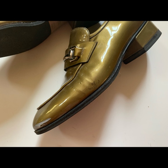 Authentic Vintage Gucci gold patent leather loafers 38.5C - Picture 4 of 16